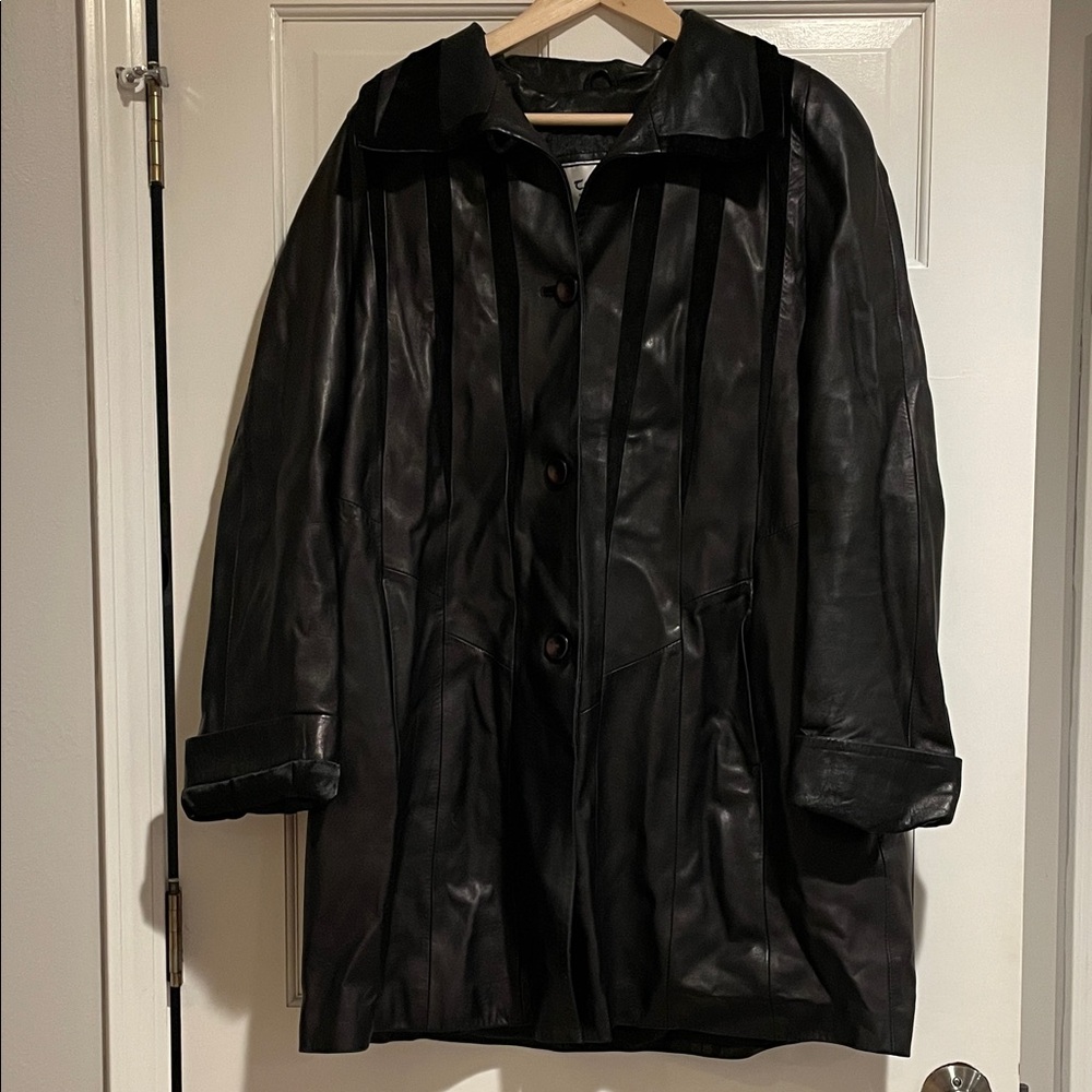 Men's Black Leather Trench Coat - Classic Button Closure